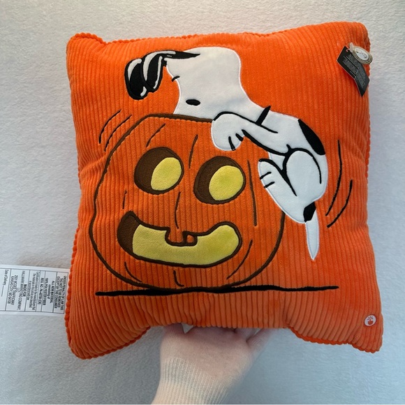 Hallmark Halloween Snoopy and pumpkin light up pillow 15” x 15” - Picture 2 of 7